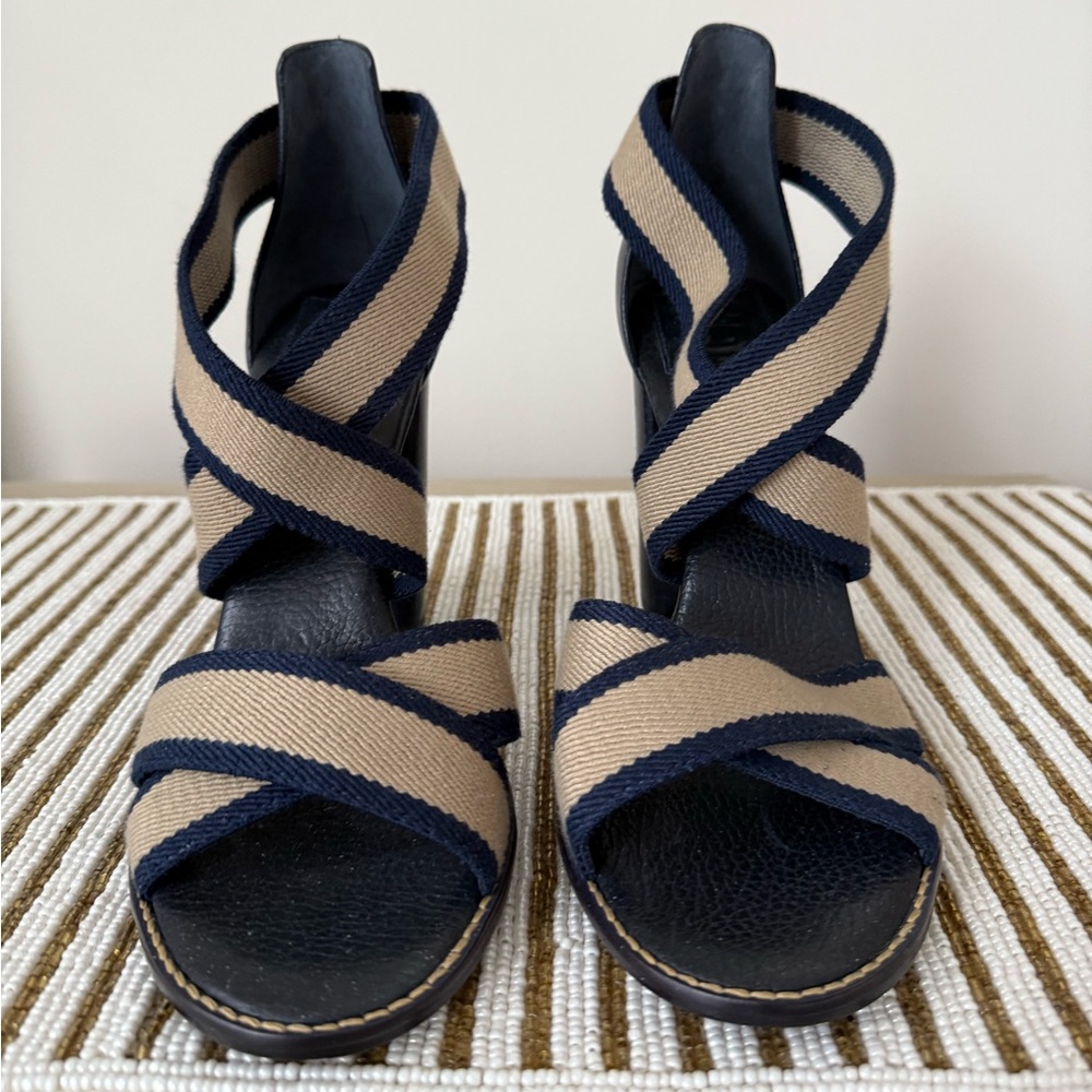 Tory Burch
Block heal strap sandal